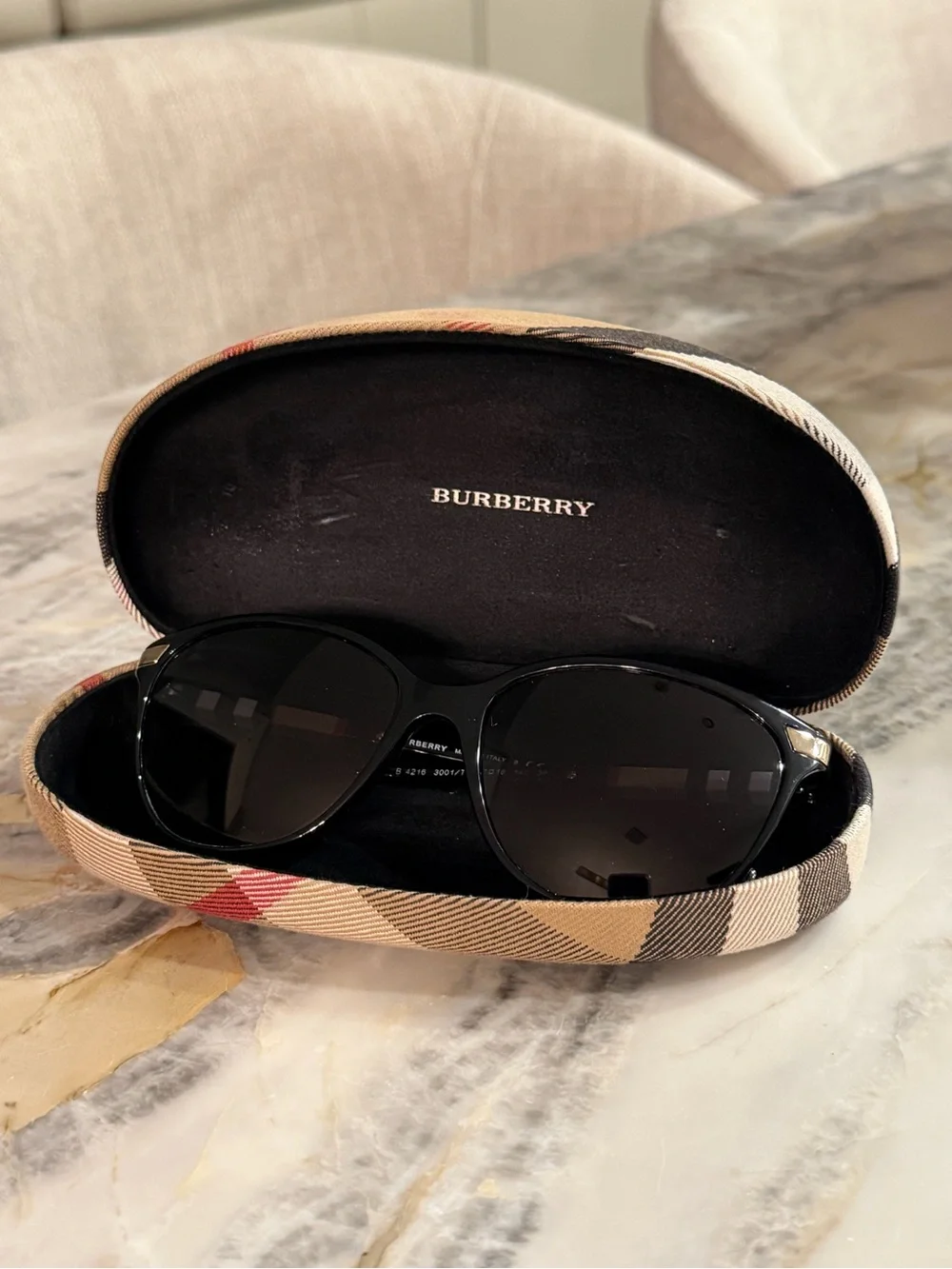 BURBERRY BE 4216 3001T3 Black cat eye Polarized grey gradient sunglasses